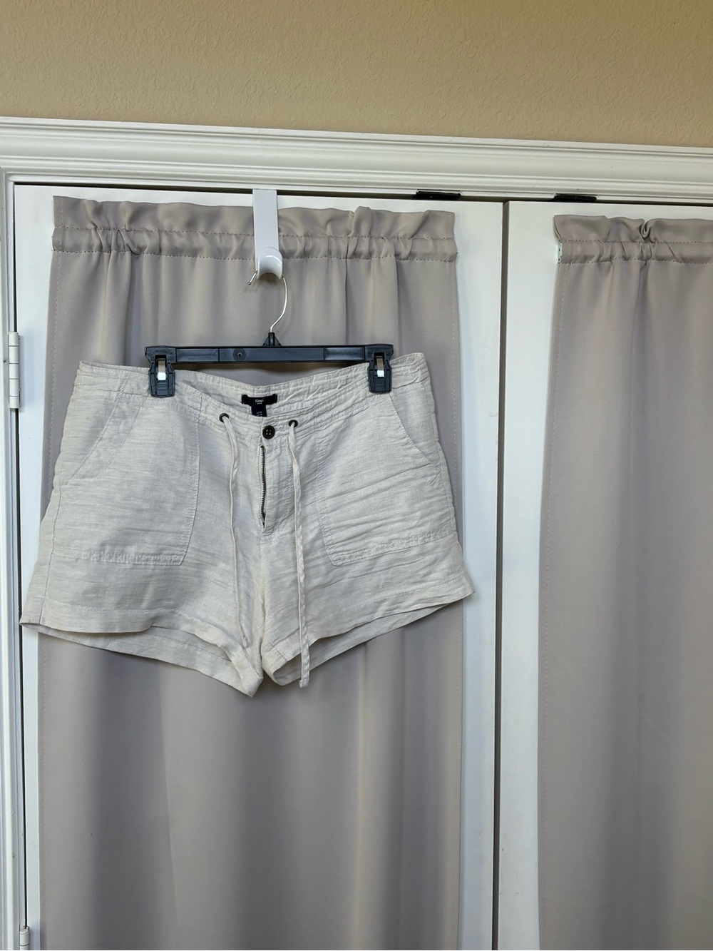 GAP Cream Women’s Drawstring Cargo Shorts